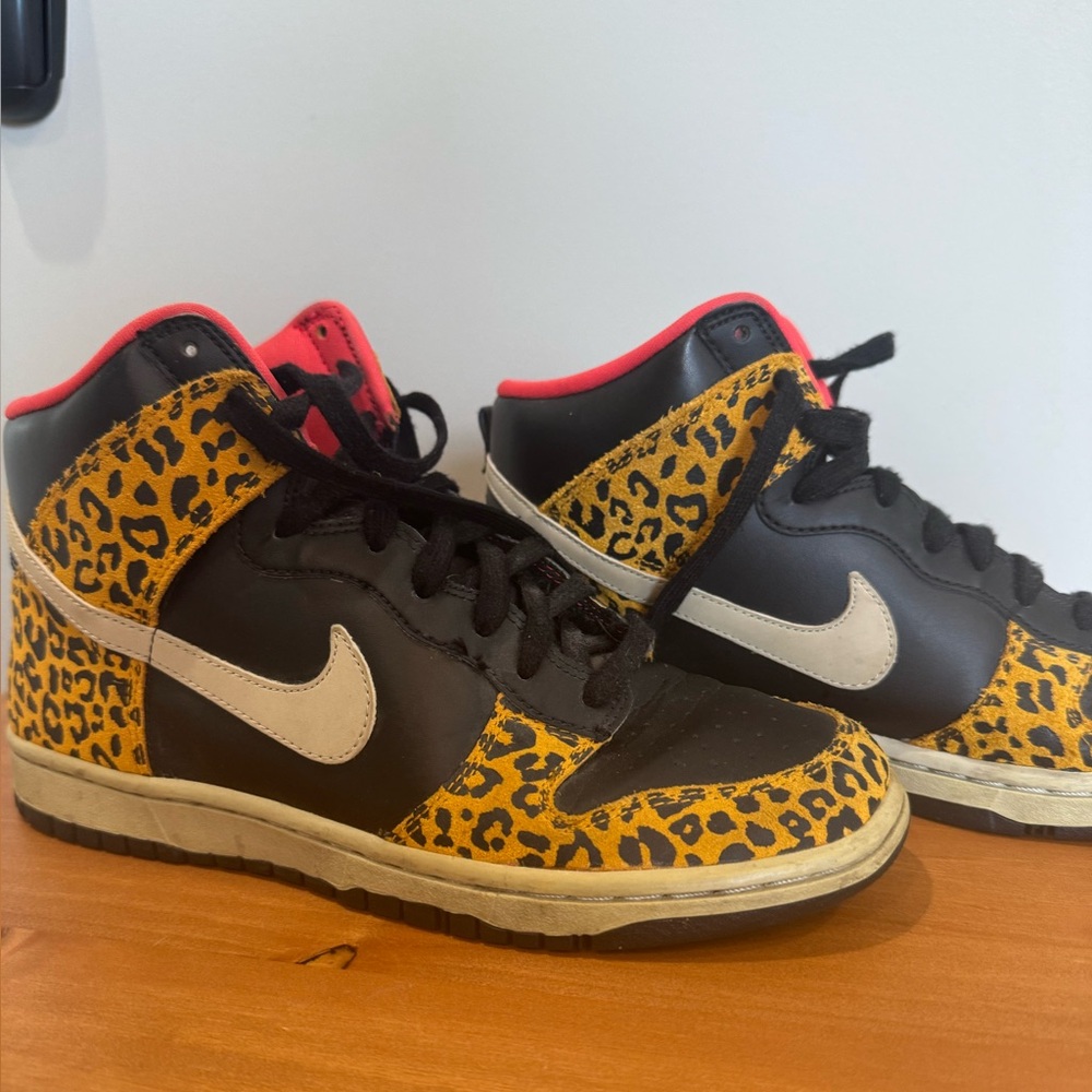 Nike DUNK HIGH Skinny Leopard sneakers (size 9 women)